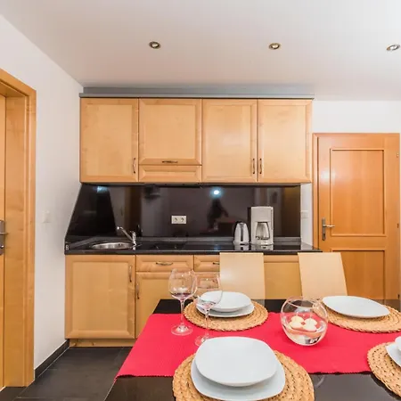 아파트 In With Sea View, Balcony, Air Conditioning, Wifi 3492-9 *