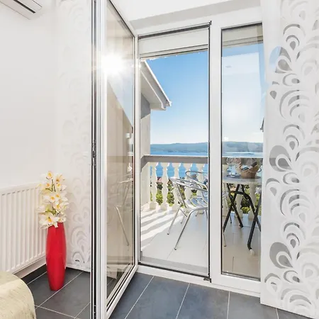 In With Sea View, Balcony, Air Conditioning, Wifi 3492-9