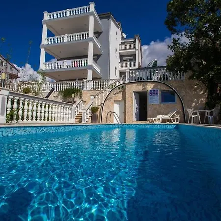 Apartment In With Sea View, Balcony, Air Conditioning, Wifi 3492-9 Crikvenica